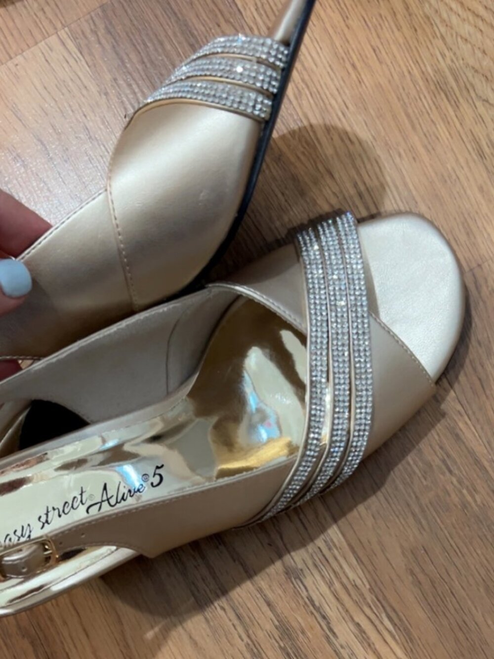 New Gold Classy Easy Street Strappy Open Toed Heels Size 7W NWOB